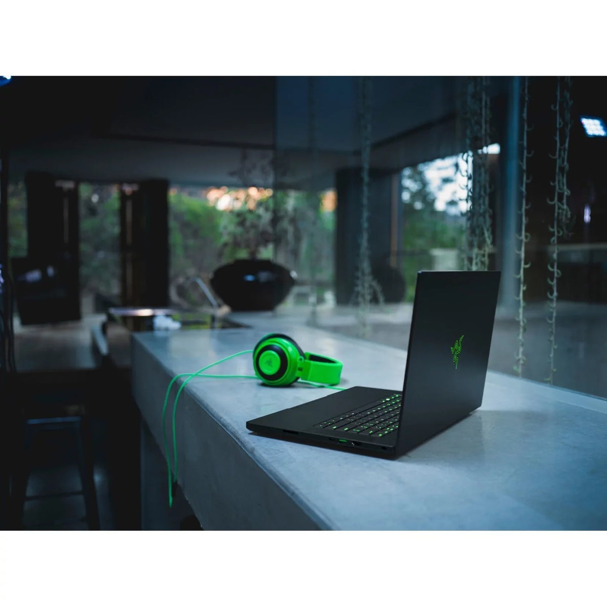 15 15.6" 4K UHD , i9 i9-12900H, NVIDIA GeForce RTX 3080 16 GB, 1TB SSD, 11