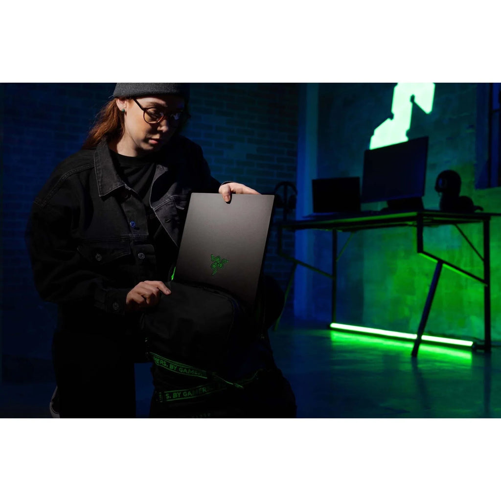 15 15.6" 4K UHD , i9 i9-12900H, NVIDIA GeForce RTX 3080 16 GB, 1TB SSD, 11